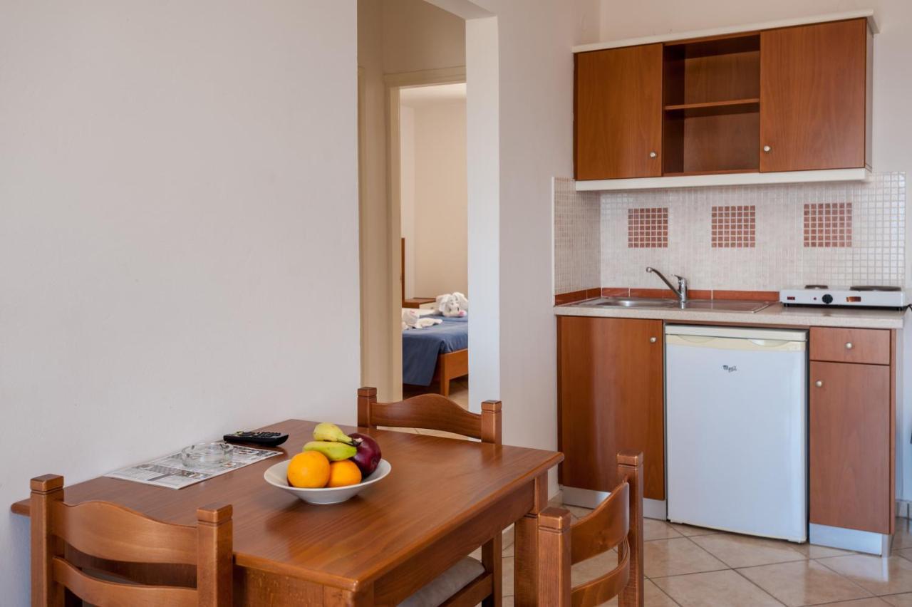 Orion Star Aparthotel Agia Marina  Exterior photo