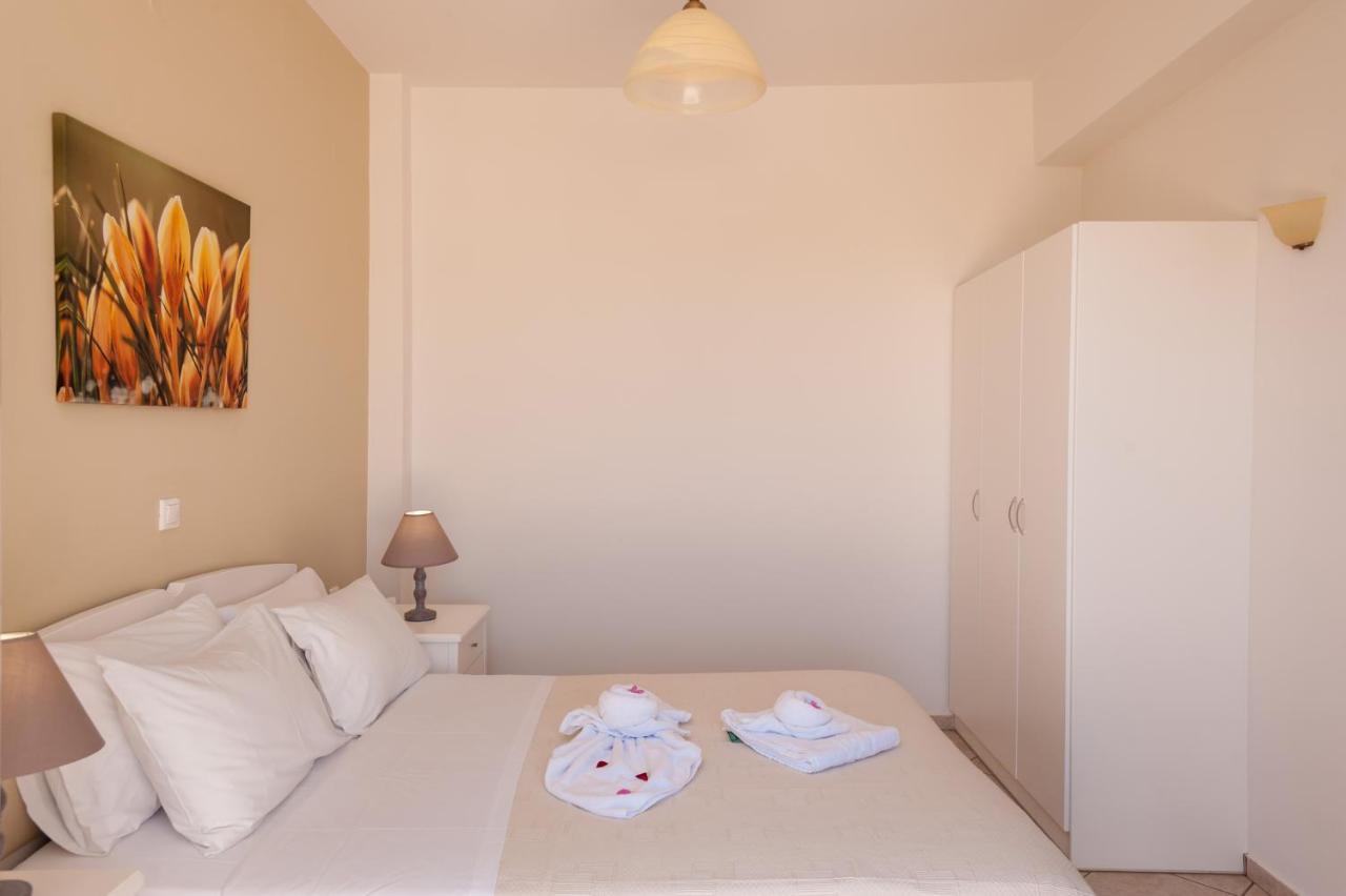 Orion Star Aparthotel Agia Marina  Exterior photo