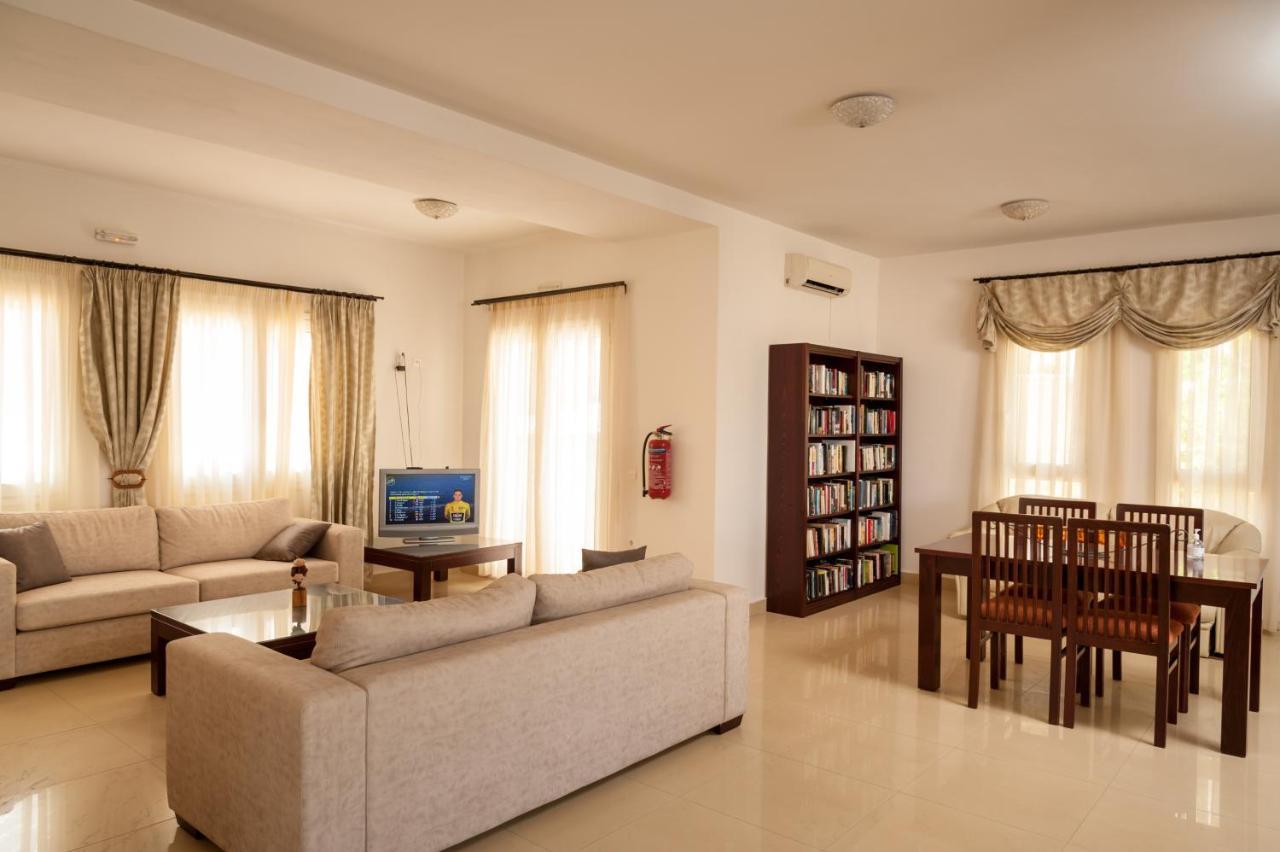 Orion Star Aparthotel Agia Marina  Exterior photo