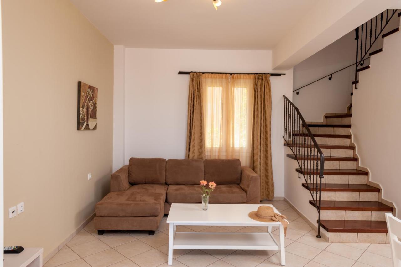 Orion Star Aparthotel Agia Marina  Exterior photo