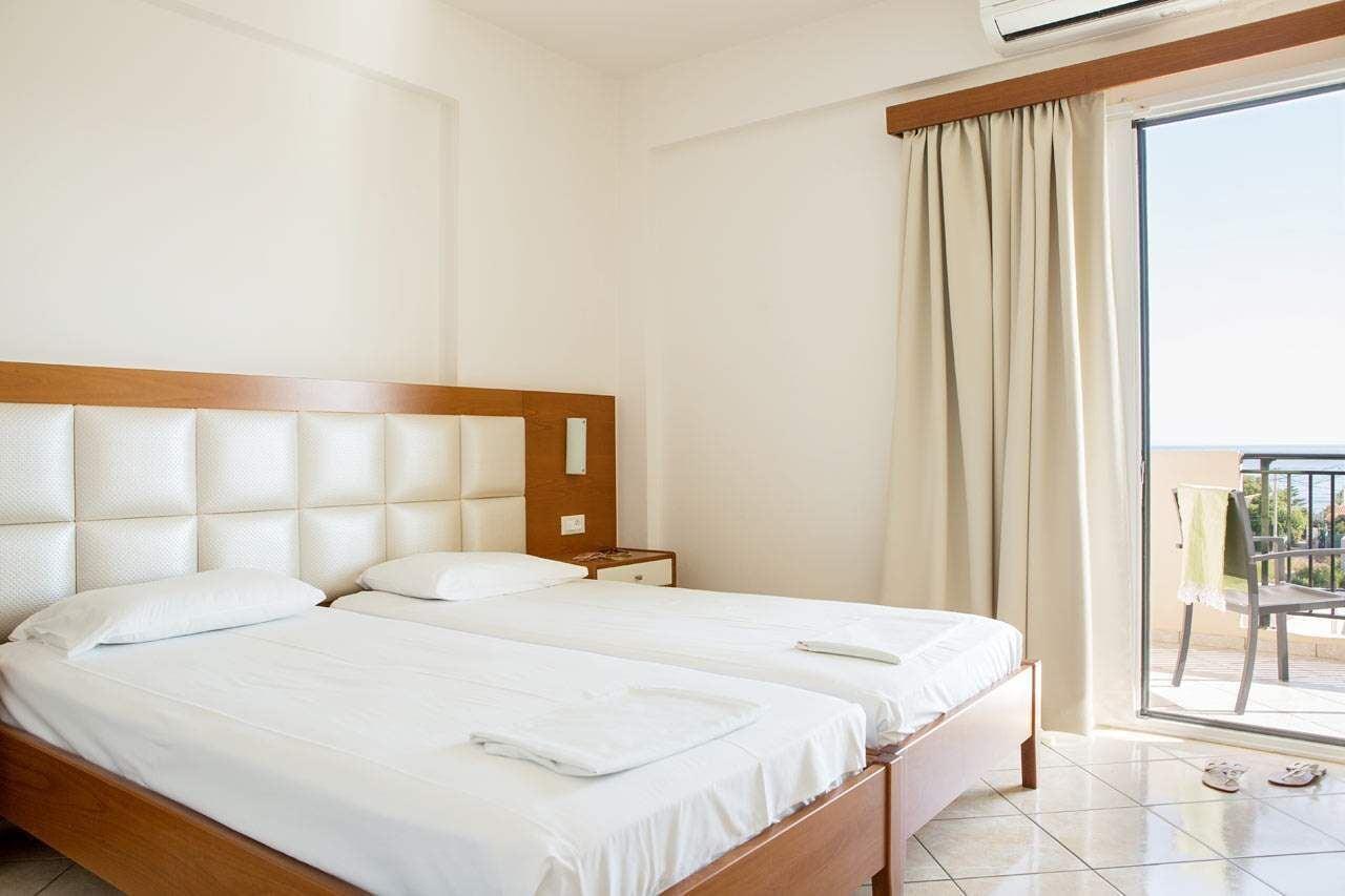 Orion Star Aparthotel Agia Marina  Exterior photo