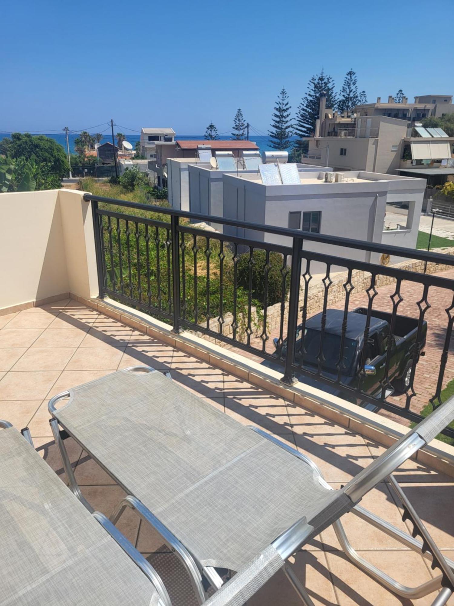 Orion Star Aparthotel Agia Marina  Exterior photo
