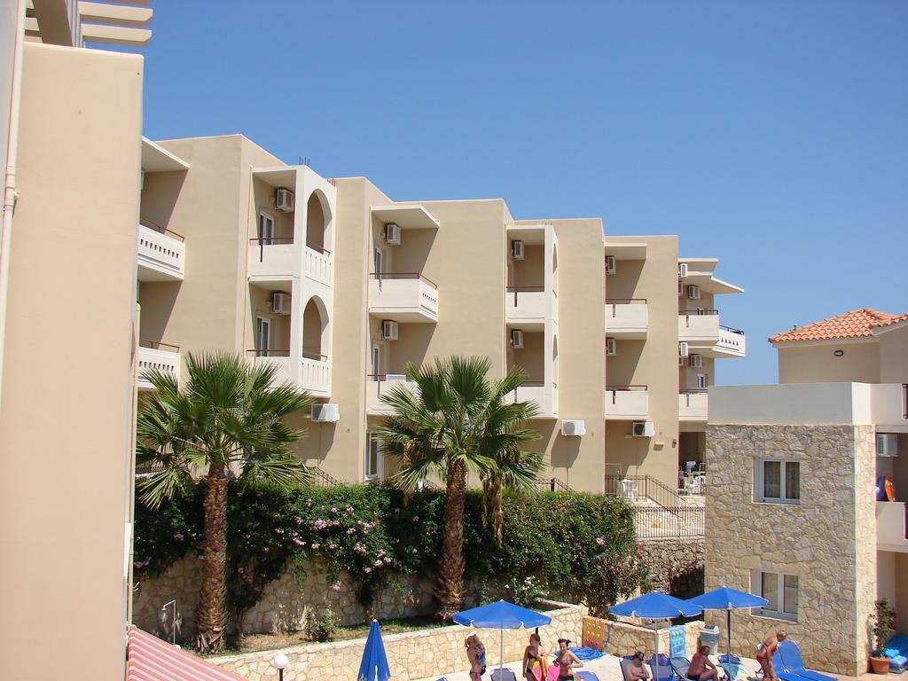 Orion Star Aparthotel Agia Marina  Exterior photo