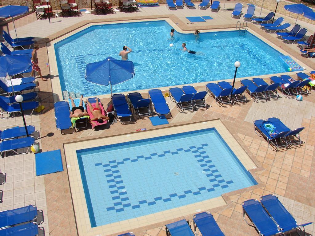 Orion Star Aparthotel Agia Marina  Exterior photo